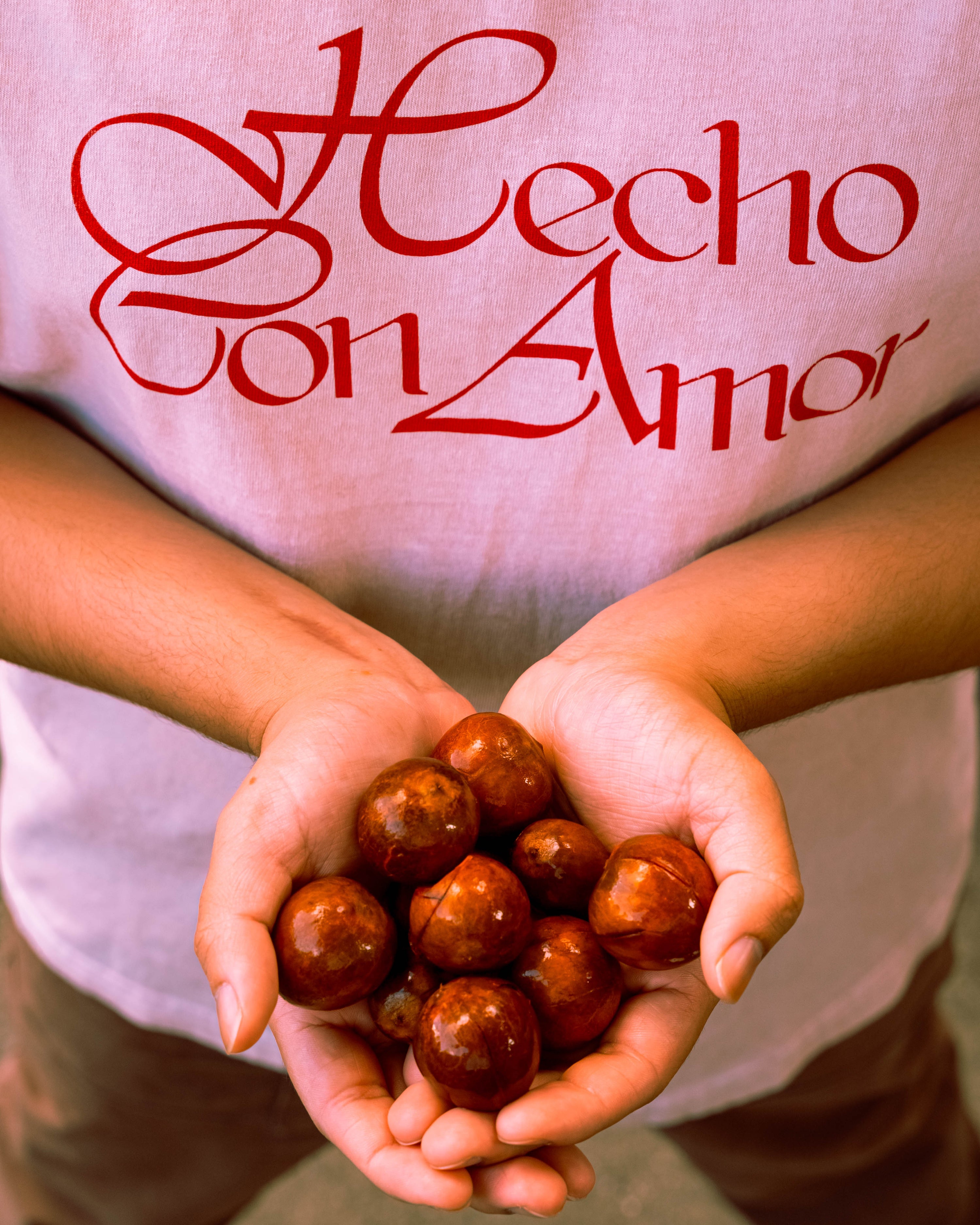 Hecho Con Amor — T-shirt
